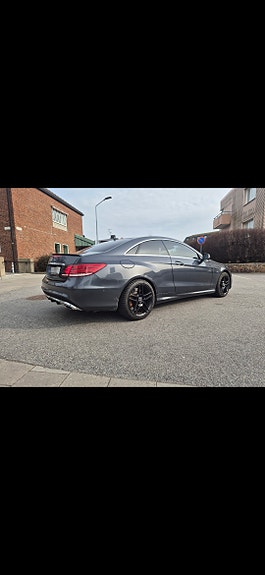 Mercedes-Benz E500 13 of 15