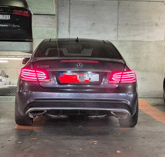Mercedes-Benz E500 9 of 15