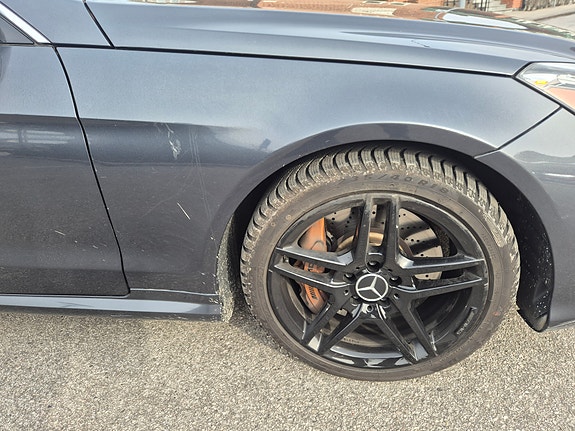 Mercedes-Benz E500 2 of 15