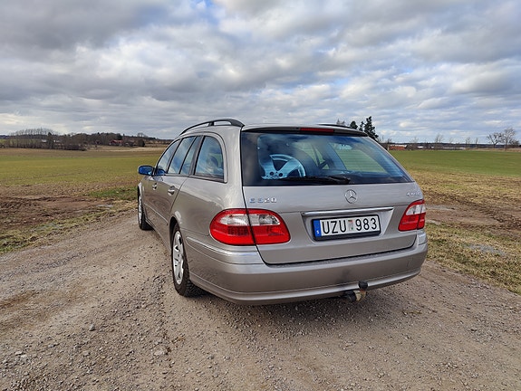 Mercedes-Benz E320 3 of 5