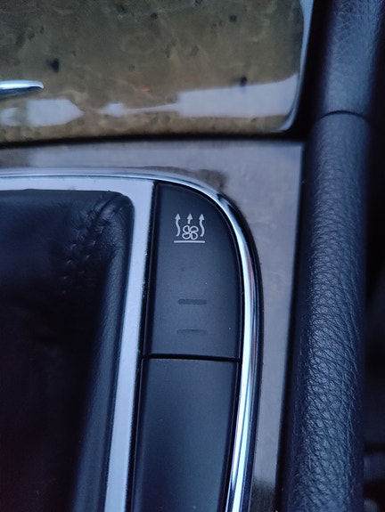 Mercedes-Benz E320 7 of 11