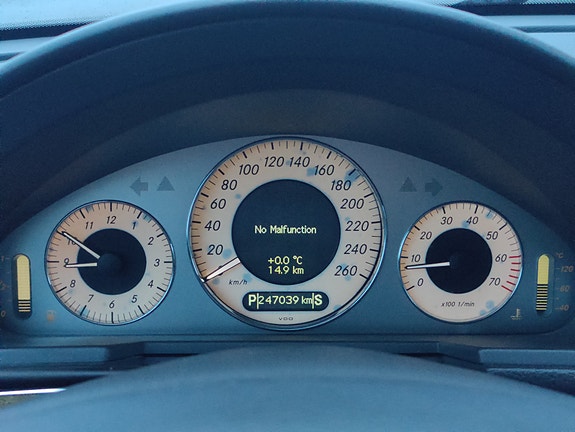 Mercedes-Benz E320 9 of 11