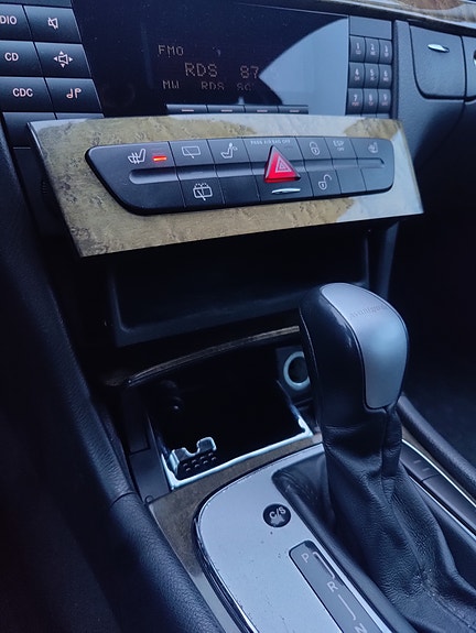 Mercedes-Benz E320 11 of 11