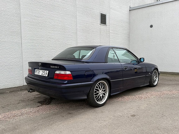 BMW 325i 3 of 5