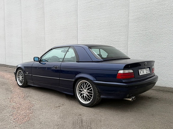 BMW 325i 4 of 5