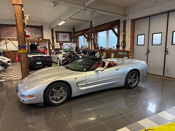 Chevrolet Corvette 2 of 5