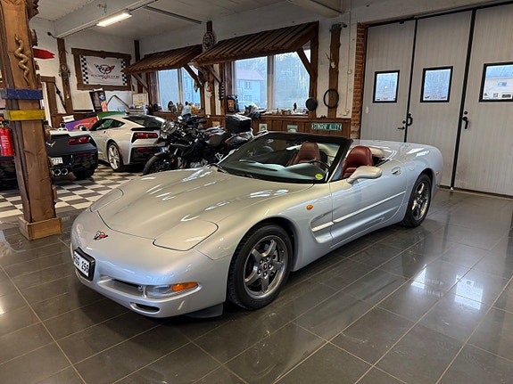 Chevrolet Corvette 3 of 5
