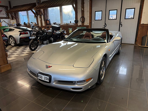 Chevrolet Corvette 4 of 5