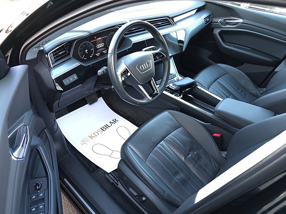 Audi e-tron 9 of 13