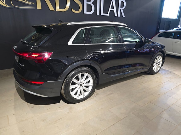 Audi e-tron 5 of 13