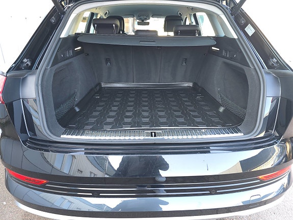 Audi e-tron 13 of 13