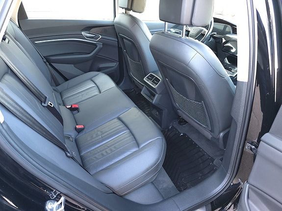 Audi e-tron 10 of 13