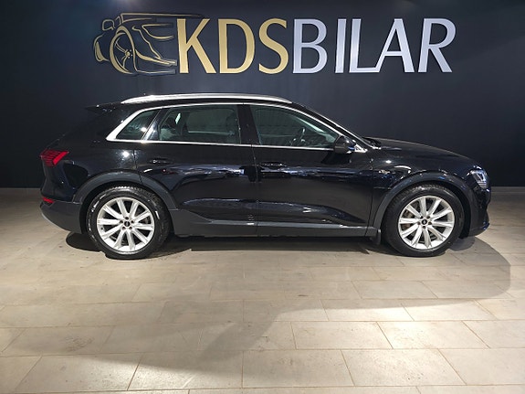 Audi e-tron 4 of 13
