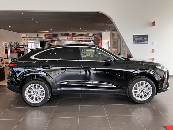 Audi Q3 2 of 5