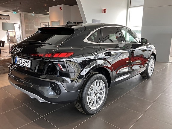 Audi Q3 3 of 5