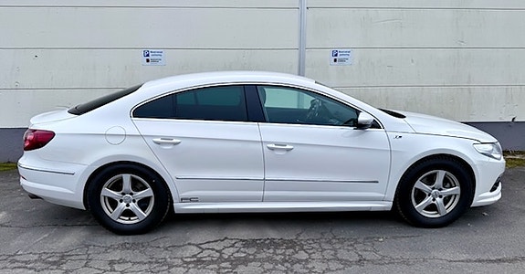 Volkswagen Passat CC 2 of 5
