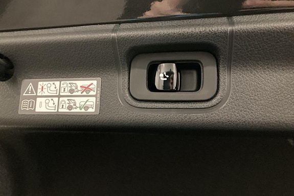 Mercedes-Benz EQE350 14 of 19