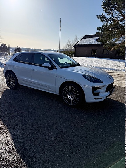 Porsche Macan GTS 3 of 5