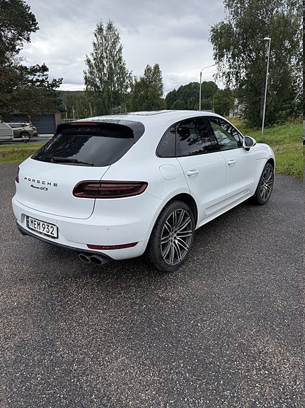 Porsche Macan GTS 4 of 13