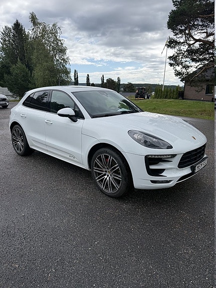 Porsche Macan GTS 3 of 13