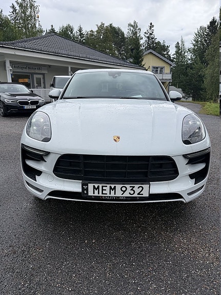 Porsche Macan GTS 2 of 13
