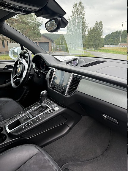 Porsche Macan GTS 7 of 13