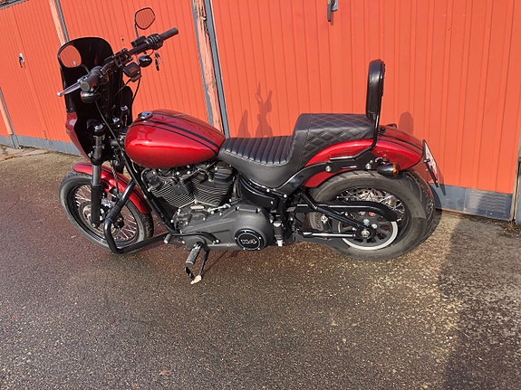 Harley-Davidson FXBB Street Bob 114 3 of 4