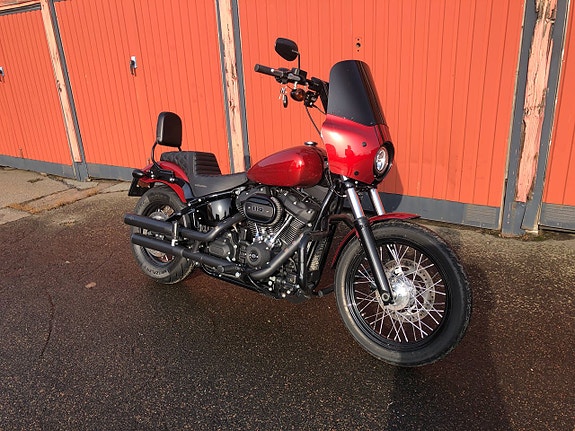 Harley-Davidson FXBB Street Bob 114 2 of 4