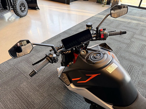 KTM 990 DUKE R 8 of 8