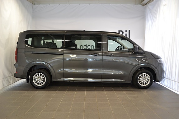 Volkswagen Caravelle 2 of 5
