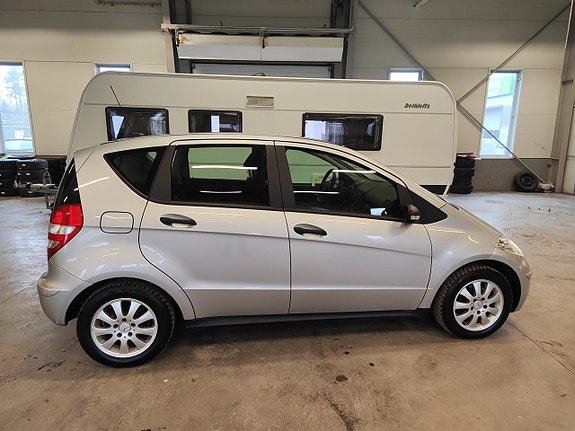 Mercedes-Benz A150 2 of 5