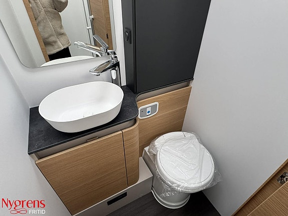 Adria Coral 670 DL 60Y - Fiat MultiJet3 140HP (103kW) HD 35L 14 of 17