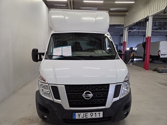 Nissan NV400 2 of 5