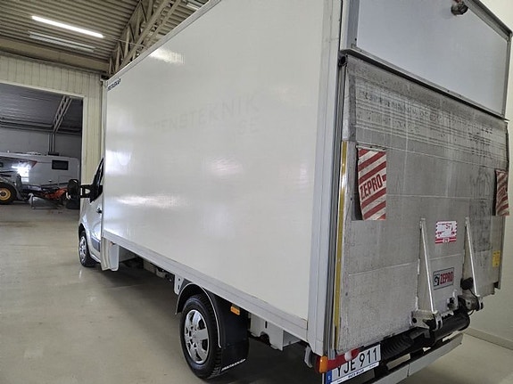 Nissan NV400 6 of 8