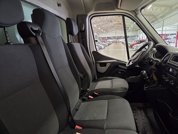 Nissan NV400 4 of 5