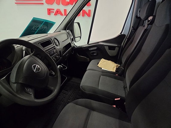 Nissan NV400 7 of 8