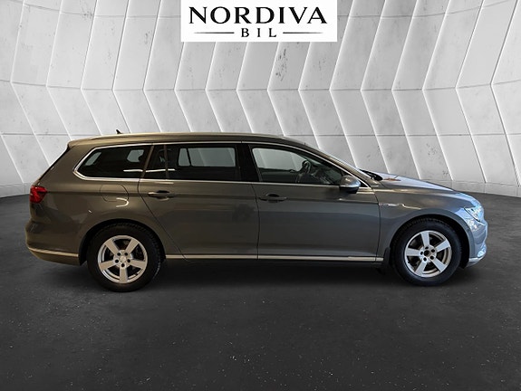 Volkswagen Passat 2 of 5