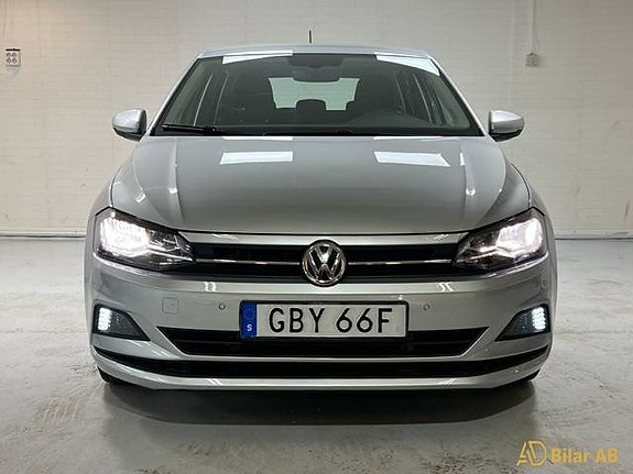 Volkswagen Polo 2 of 5