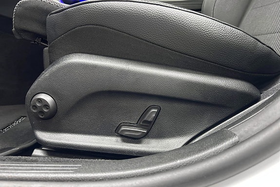 Mercedes-Benz E300 7 of 20