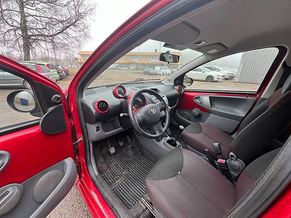 Toyota Aygo 4 of 5