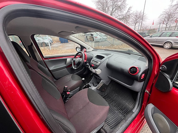 Toyota Aygo 6 of 8