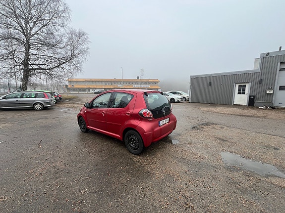 Toyota Aygo 2 of 5