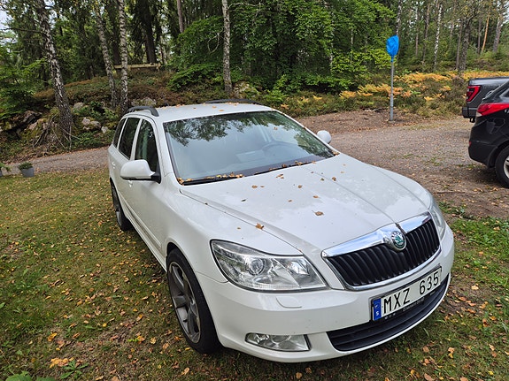 Skoda Octavia 2 of 5