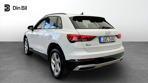 Audi Q3 3 of 5
