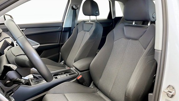 Audi Q3 8 of 12