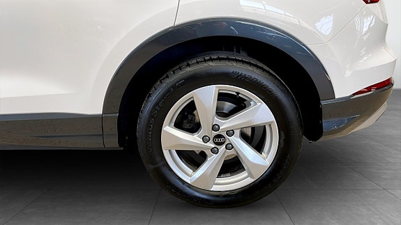 Audi Q3 6 of 12