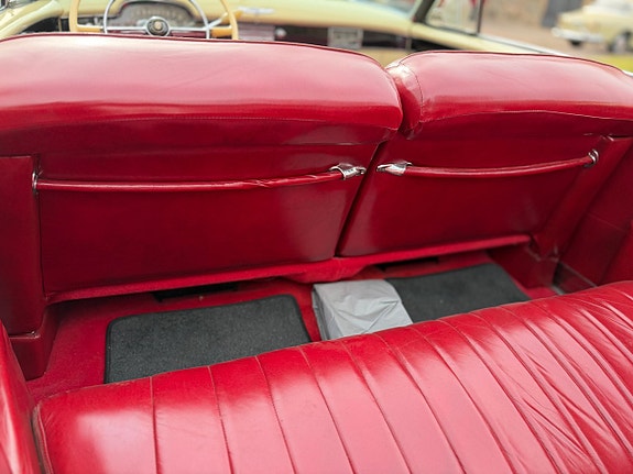 Cadillac Convertible 17 of 24
