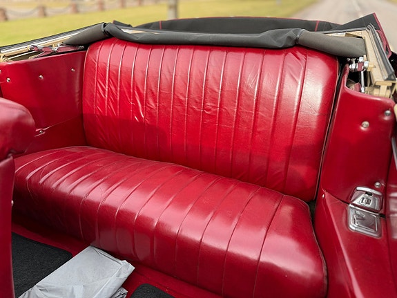 Cadillac Convertible 16 of 24