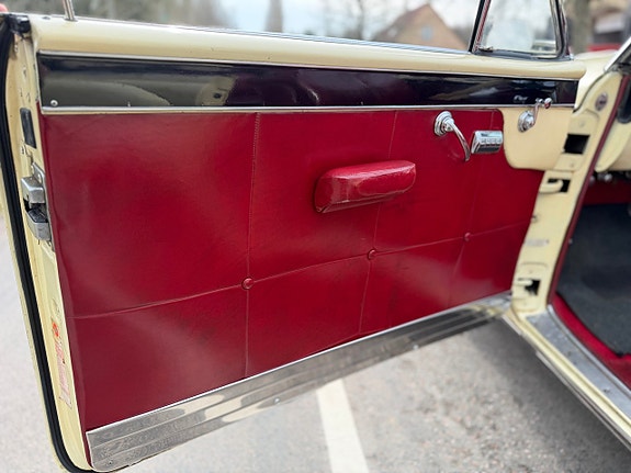 Cadillac Convertible 13 of 24