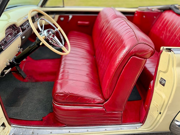 Cadillac Convertible 14 of 24
